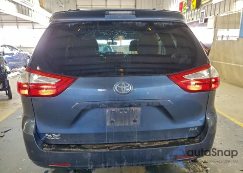 2015 Toyota Sienna Xle z USA, uszkodzony, nr VIN 5TDYK3DC6FS648807